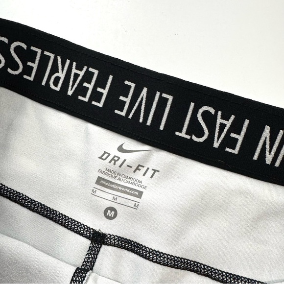 Nike Dri Fit Women's M Printed Relay Cropped Leggings Activewear Y2K Black/White - Picture 7 of 12